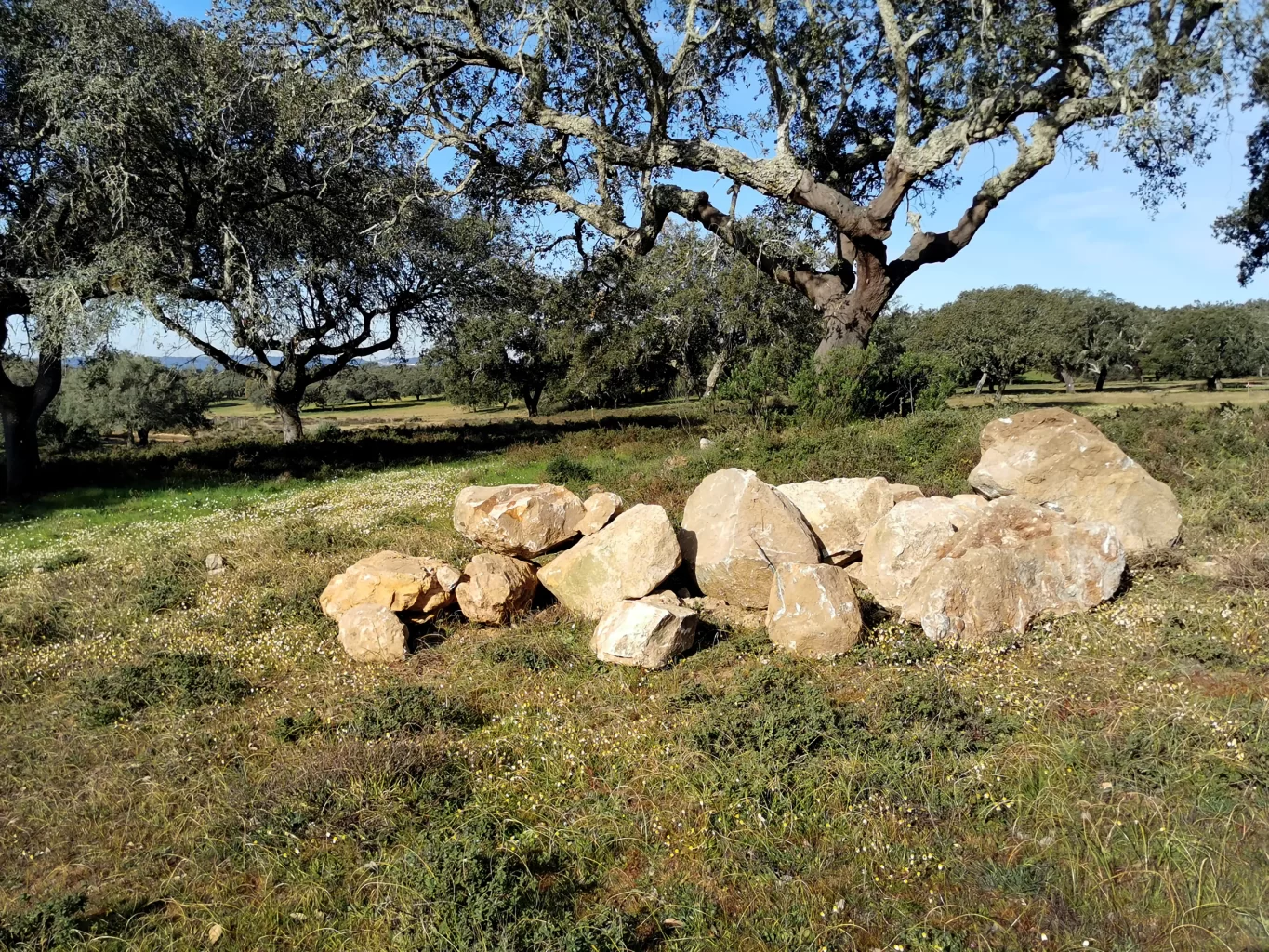 Morouço construído com pedras